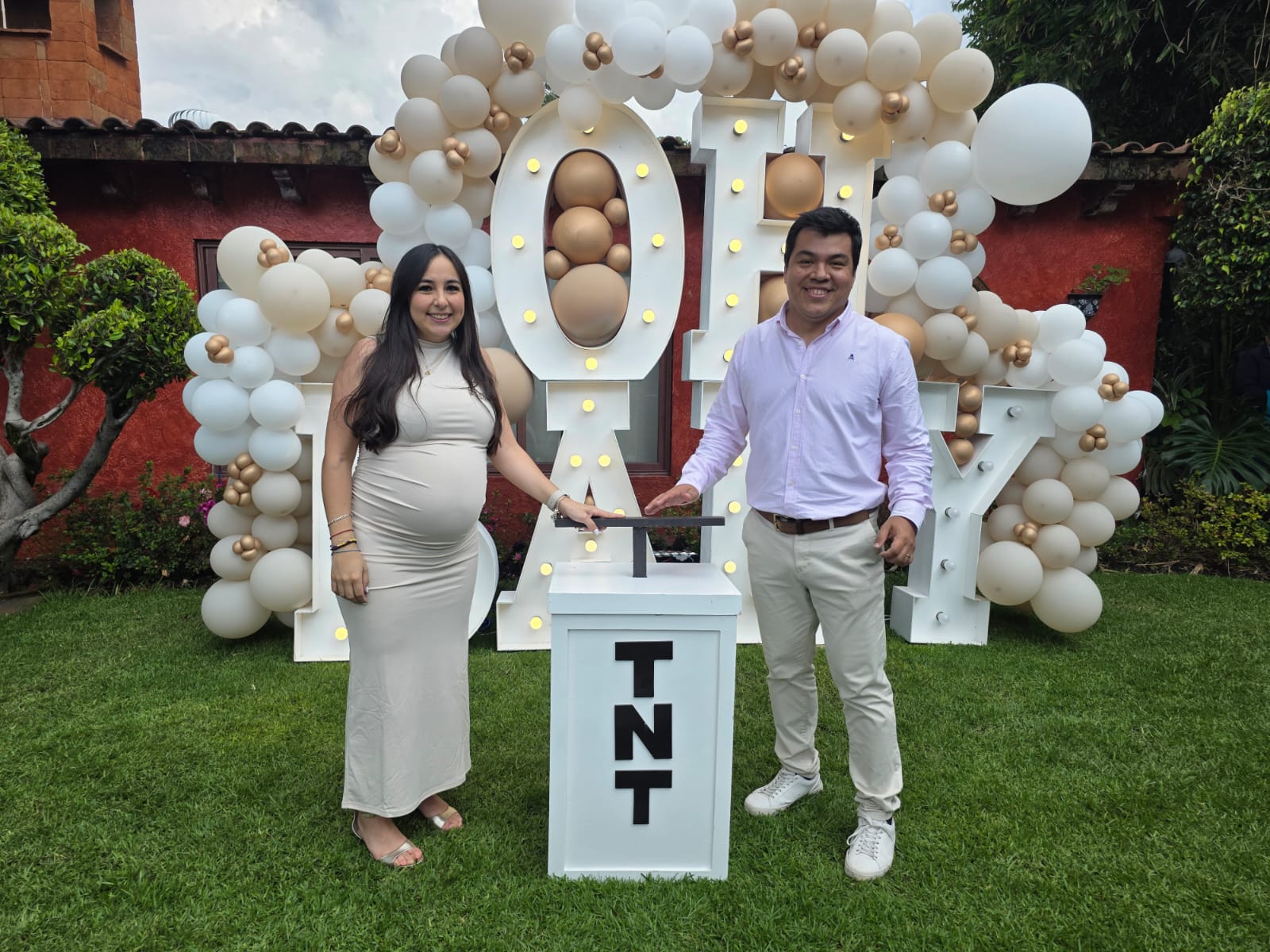 Letras gigantes OH BABY iluminadas para revelación de género