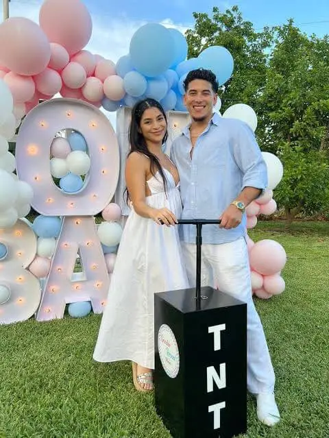 Letras gigantes OH BABY iluminadas para revelación de género y caja de explosión TNT